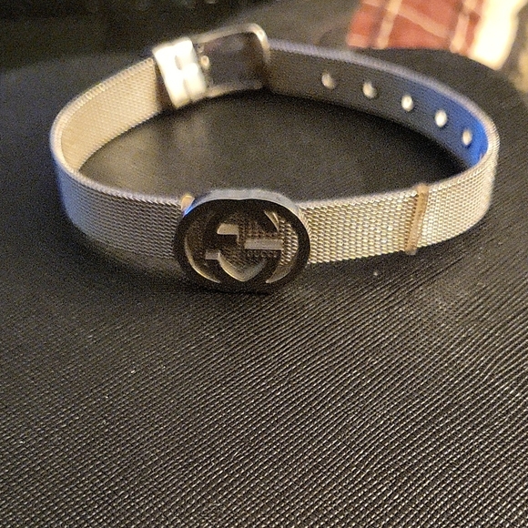 Gucci Silver Bracelet with Emblem - Picture 1 of 3